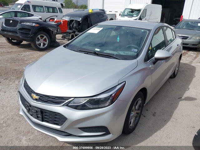 Chevrolet CRUZE LT 2018 1G1BE5SM2J7110623 Image 2