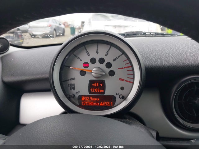 2010 MINI COOPER CLUBMAN WMWML3C54ATX51875 Photo 6