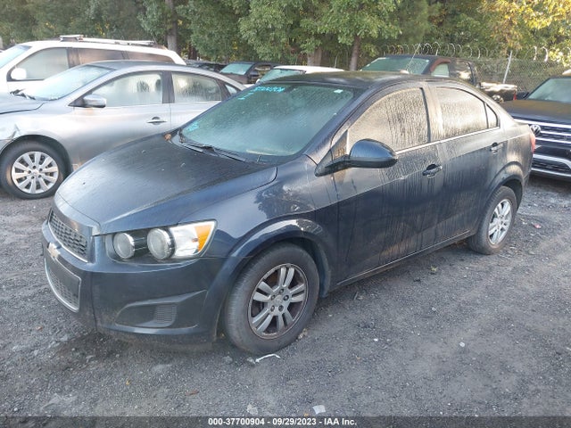 Chevrolet SONIC LT 2015 1G1JC5SH6F4131018 Image 2