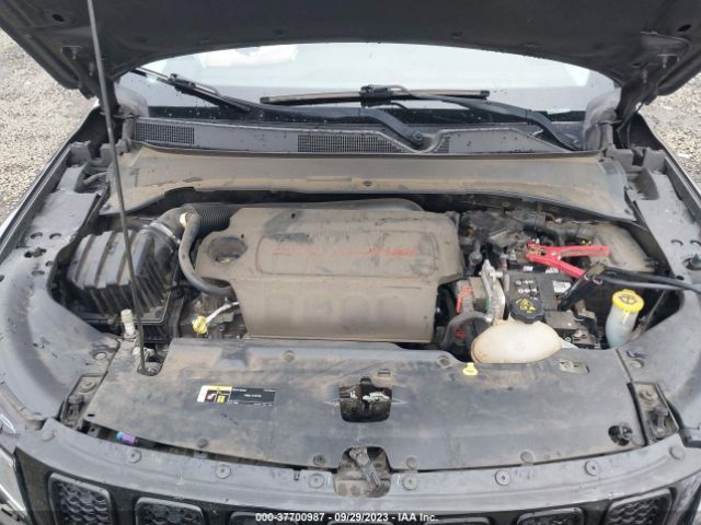 3C4NJDBB5JT433634 Jeep Compass Altitude
