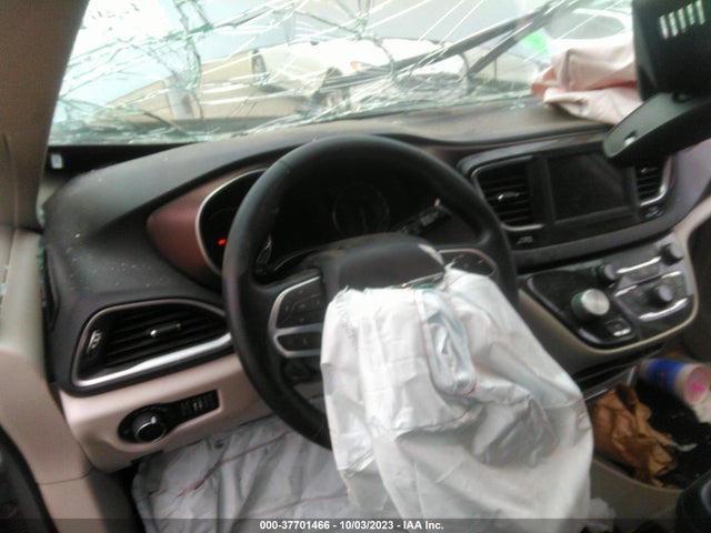2C4RC1DGXLR265126 Chrysler Voyager Lxi