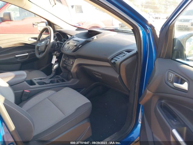 1FMCU0GD3JUC88581 Ford ESCAPE SE