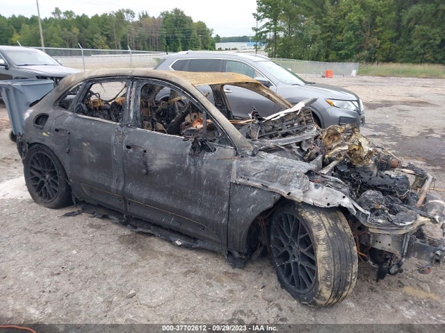2018 PORSCHE MACAN WP1AA2A53JLB13804 Photo 0