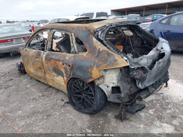 2018 PORSCHE MACAN WP1AA2A53JLB13804 Photo 2