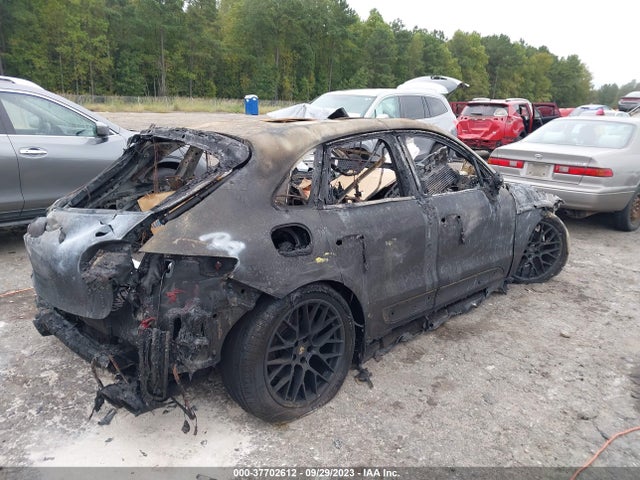 2018 PORSCHE MACAN WP1AA2A53JLB13804 Photo 3