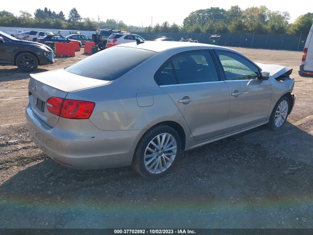 3VWL07AJ1EM259109 Volkswagen Jetta Sedan Sel