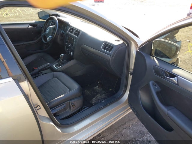 3VWL07AJ1EM259109 Volkswagen Jetta Sedan Sel