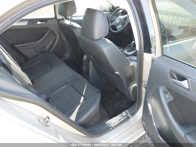 3VWL07AJ1EM259109 Volkswagen Jetta Sedan Sel
