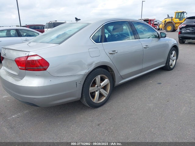 1VWAS7A38EC055444 Volkswagen Passat Wolfsburg Ed