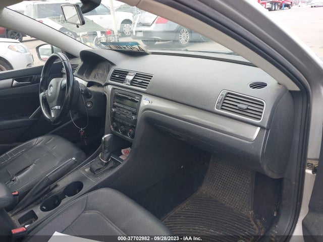 1VWAS7A38EC055444 Volkswagen Passat Wolfsburg Ed