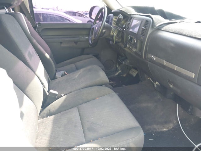 2011 CHEVROLET SILVERADO 1500 LT VIN: 3GCPCSE01BG348320