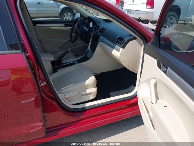 1VWLA7A35KC004460 Volkswagen Passat 2.0t Wolfsburg Edition