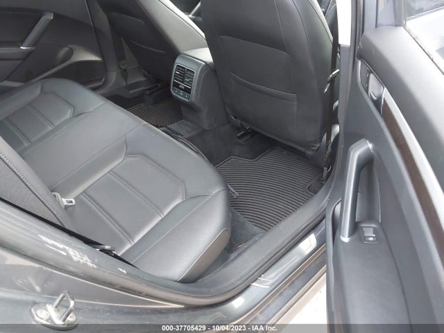 1VWGT7A37HC004366 Volkswagen Passat 1.8t Se W/technology