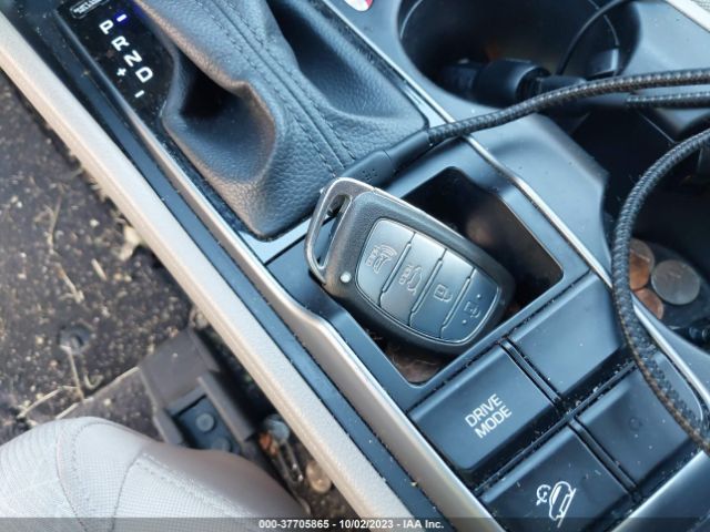 KM8J33A22HU323835 Hyundai Tucson Sport