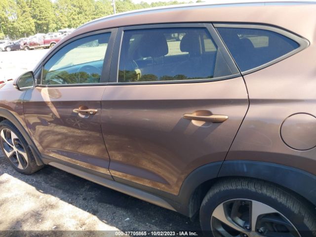 KM8J33A22HU323835 Hyundai Tucson Sport
