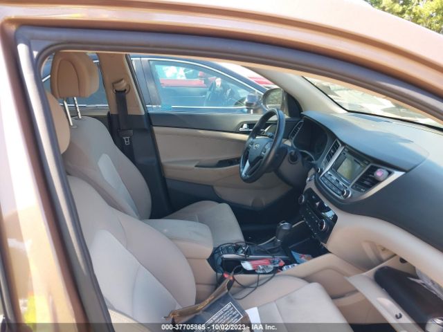KM8J33A22HU323835 Hyundai Tucson Sport