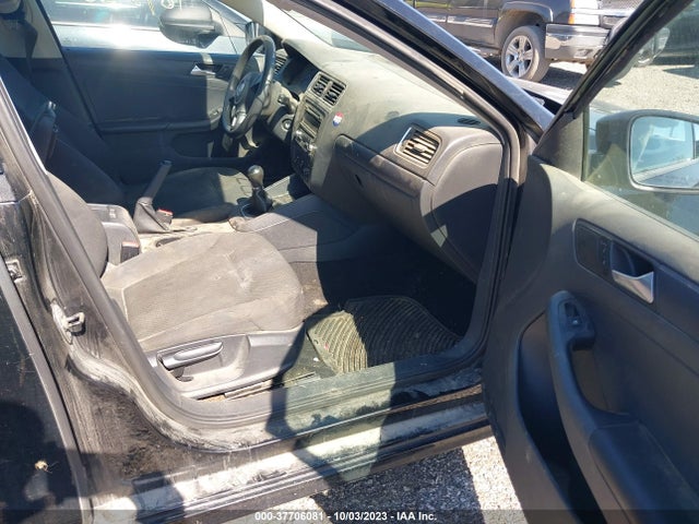 3VW1K7AJ7EM398405 Volkswagen Jetta Sedan S