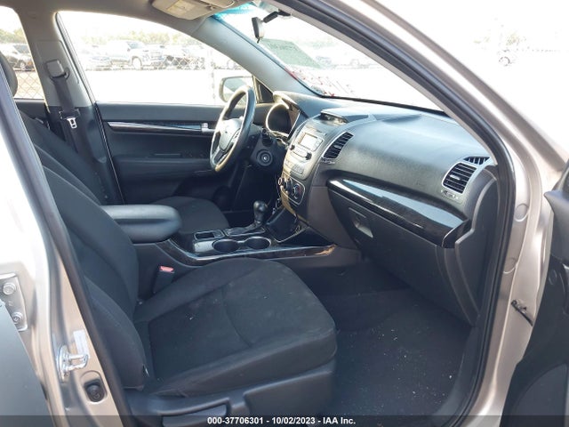 2014 KIA SORENTO LX VIN: 5XYKT3A65EG461006