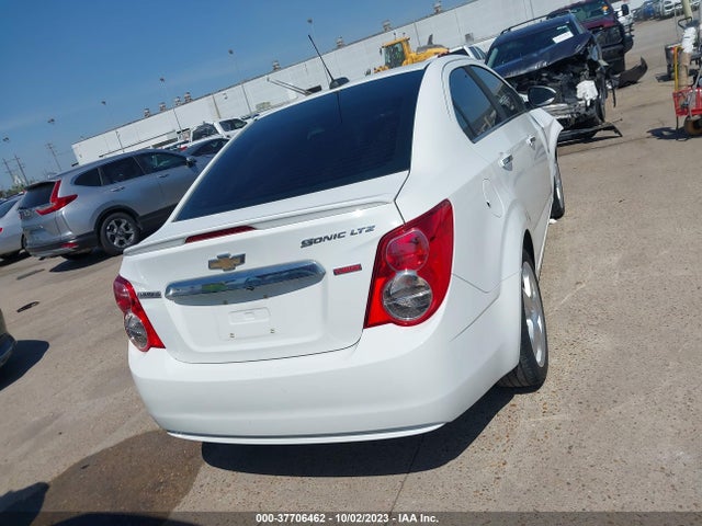 Chevrolet SONIC LTZ 2015 1G1JE5SBXF4204428 Image 16