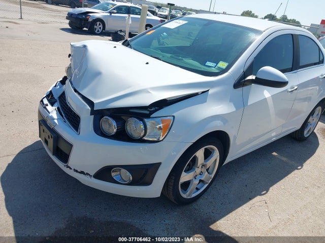 Chevrolet SONIC LTZ 2015 1G1JE5SBXF4204428 Image 2