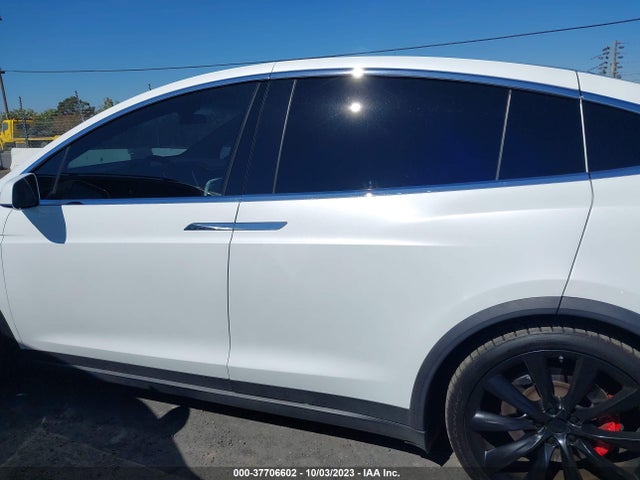 Tesla Model X P90d/75d/p100d 2016 5YJXCBE42GF002079 Image 13
