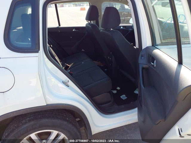 WVGBV7AXXFW561077 Volkswagen TIGUAN S