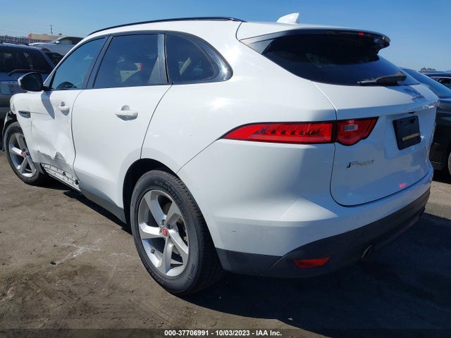 2017 JAGUAR F-PACE SADCJ2BV4HA088771 Photo 2