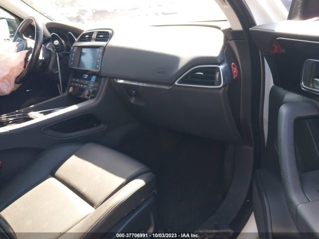 2017 JAGUAR F-PACE SADCJ2BV4HA088771 Photo 4