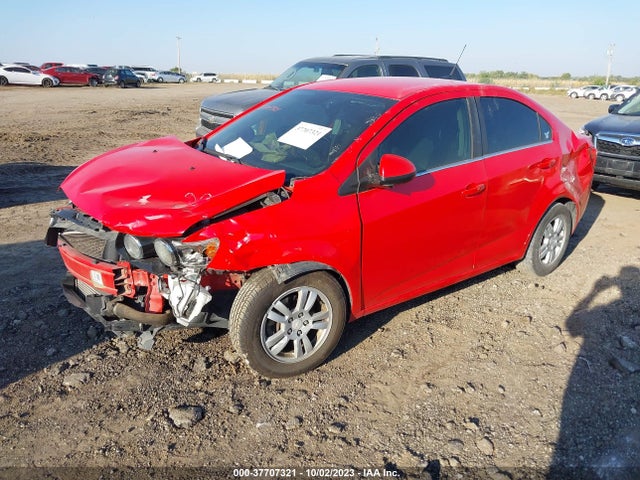 Chevrolet SONIC LT 2014 1G1JC5SB8E4214279 Image 2
