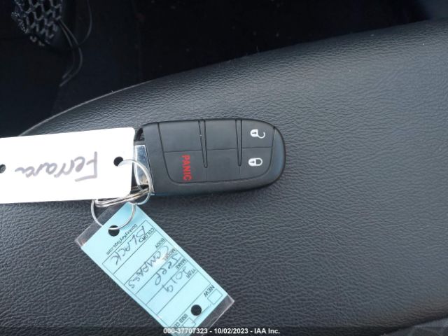 3C4NJDBB2KT678375 Jeep Compass Latitude