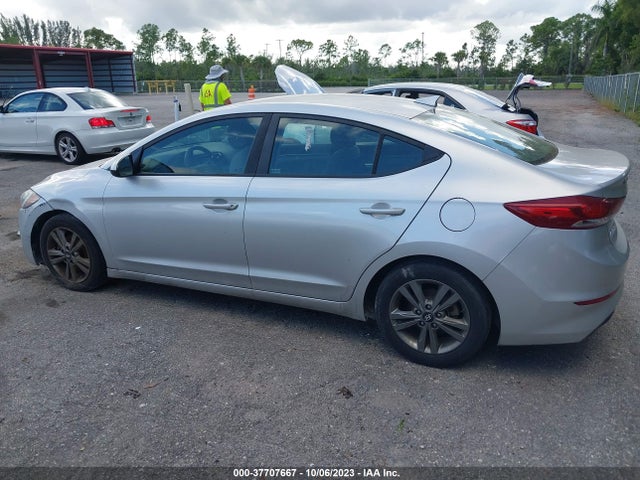 2018 HYUNDAI ELANTRA SEL VIN: 5NPD84LF2JH378696