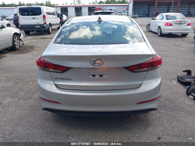 2018 HYUNDAI ELANTRA SEL VIN: 5NPD84LF2JH378696