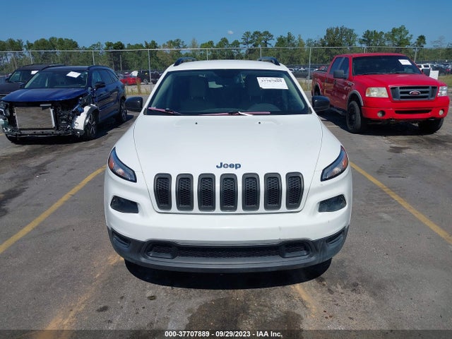 1C4PJLAB8HW617474 Jeep Cherokee Sport