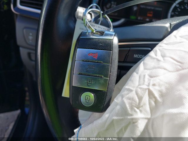 KNDCC3LC6H5043834 KIA NIRO EX