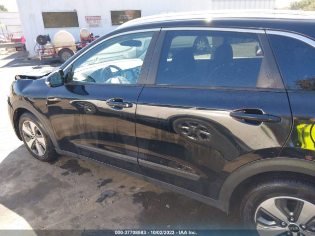 KNDCC3LC6H5043834 KIA NIRO EX