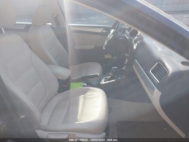 3VWD07AJ8EM304373 Volkswagen Jetta Sedan Se W/connectivity/sunroof