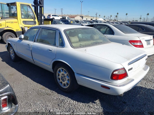 2000 JAGUAR XJ SAJDA14C0YLF03471 Photo 2
