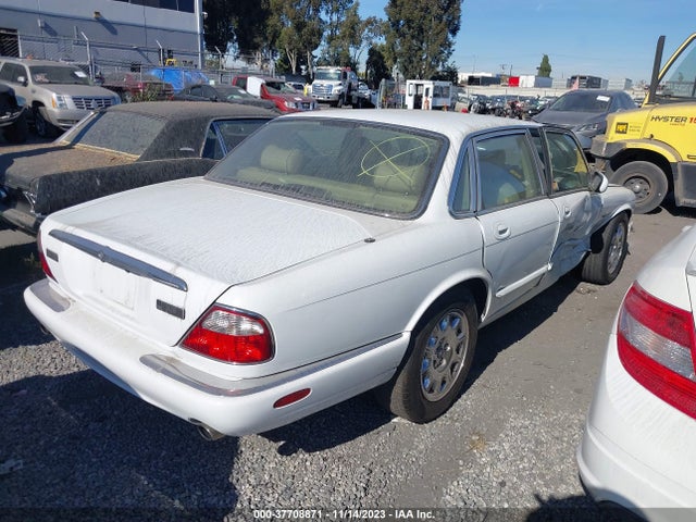 2000 JAGUAR XJ SAJDA14C0YLF03471 Photo 3