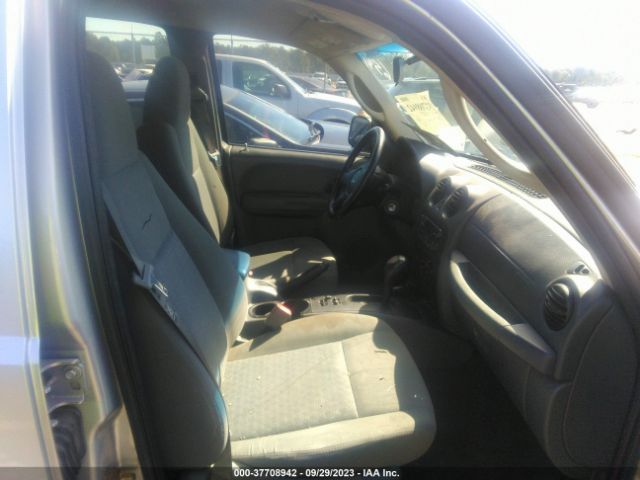 2005 JEEP LIBERTY 1J4GL48K25W696541 Photo 4
