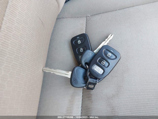 2017 HYUNDAI ELANTRA SE VIN: 5NPD84LF1HH185479