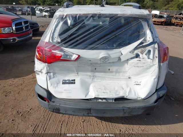 2015 TOYOTA RAV4 XLE VIN: 2T3RFREV1FW242833