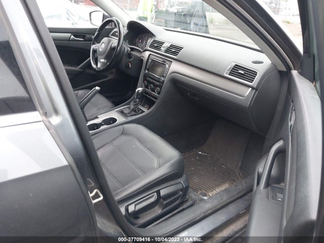 1VWBV7A39FC093231 Volkswagen Passat 2.0l Tdi Se W/sunroof