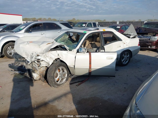 2001 LEXUS ES 300 BASE (A4) VIN: JT8BF28G310303438