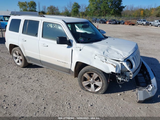 2015 1C4NJPFB4FD329581 main image