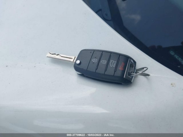 KNDJN2A21E7001299 KIA Soul Base