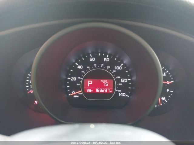 KNDJN2A21E7001299 KIA Soul Base