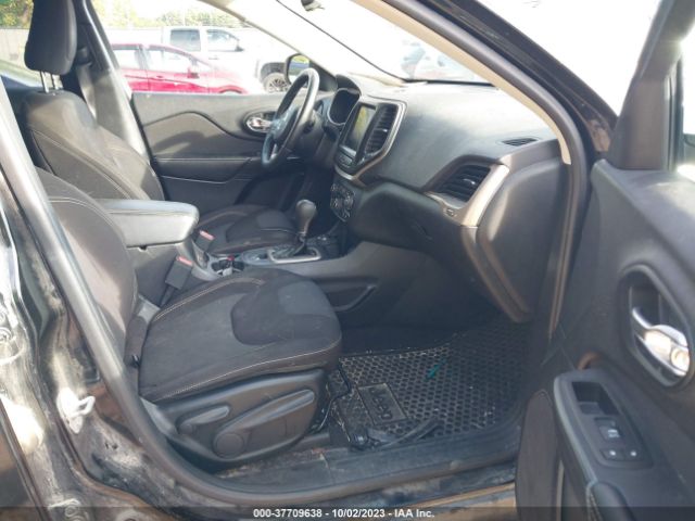 1C4PJMCSXHW532185 Jeep Cherokee Latitude