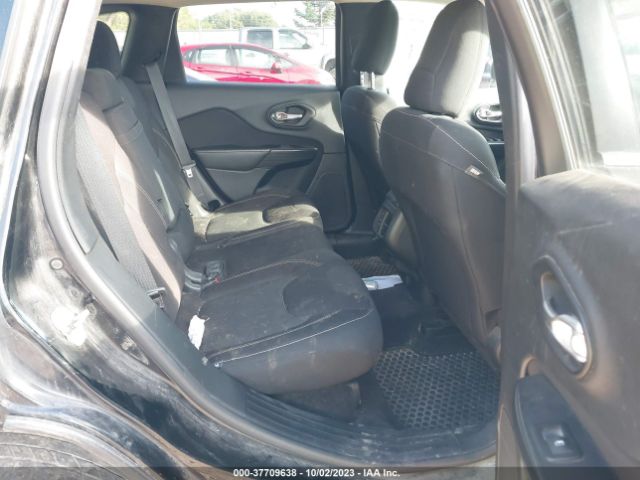1C4PJMCSXHW532185 Jeep Cherokee Latitude