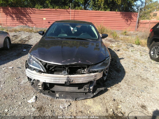 1C3CCCEG3FN542771 Chrysler 200 C