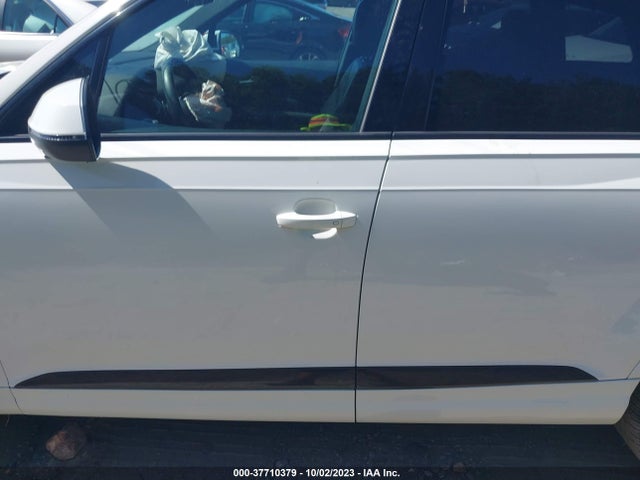 Audi Q7 3.0t Premium 2018 WA1VAAF78JD033667 Image 14